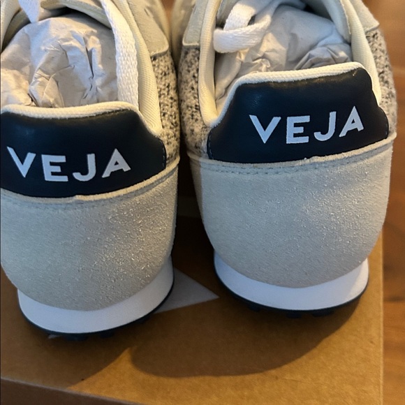 Veja Cream and Navy Knit Sneakers size 7 NWB - Picture 3 of 6